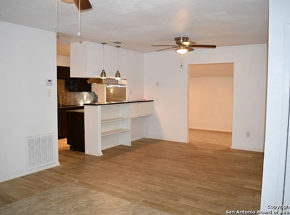 4th image of 158 Rock Valley Dr