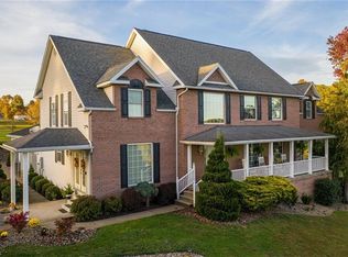 51 Grandview Dr, Mineral Wells, WV 26150