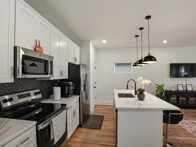 8017 Cora St #B — Photo 6