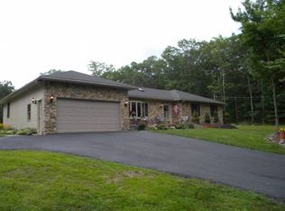 113 Cabin Ridge Rd, Hawley, PA 18428