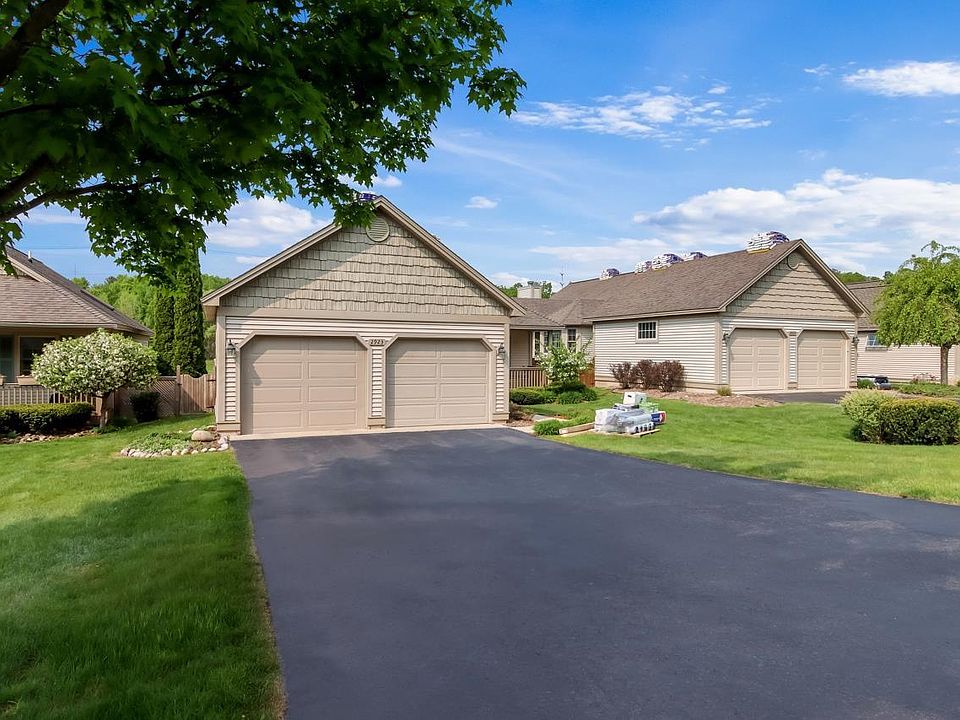 1st image of 2923 E Crown Dr #11