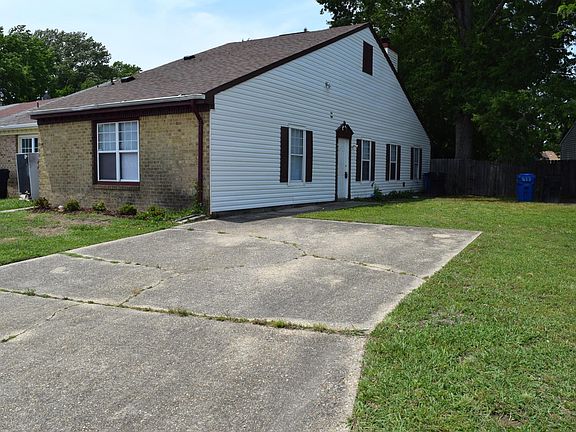 2nd image of 579 Peregrine St
