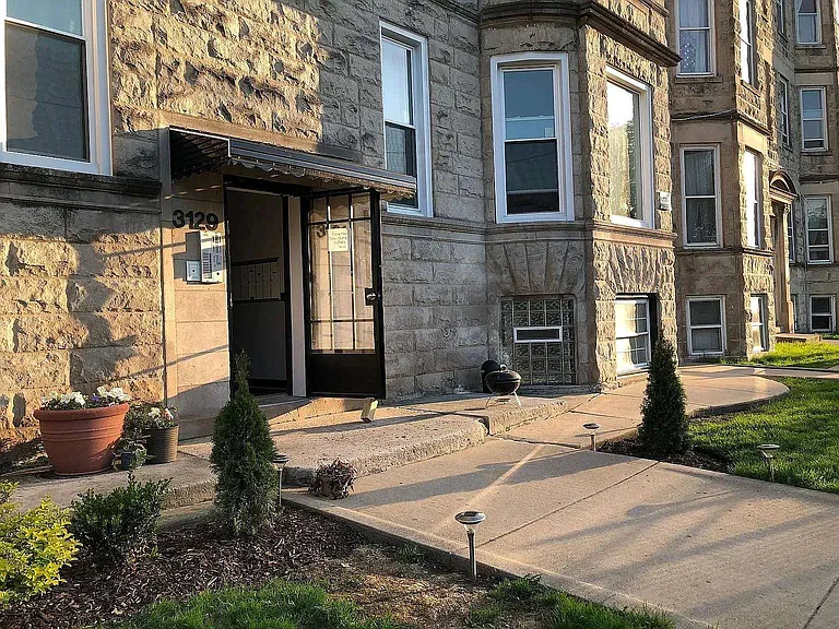 3129-3131 W Augusta Blvd #3129-2F — Photo 11