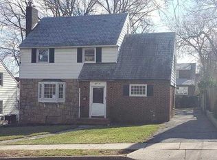 32 Grayson Pl, Teaneck, NJ 07666
