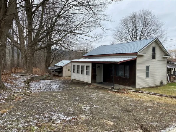 39 N Hornell St, Canisteo, NY 14823