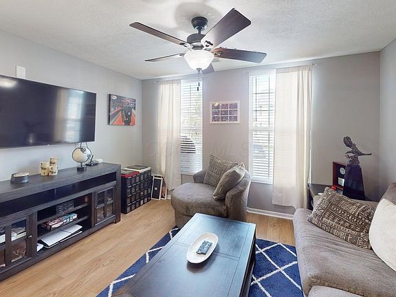 5th image of 326 Shadbush Dr