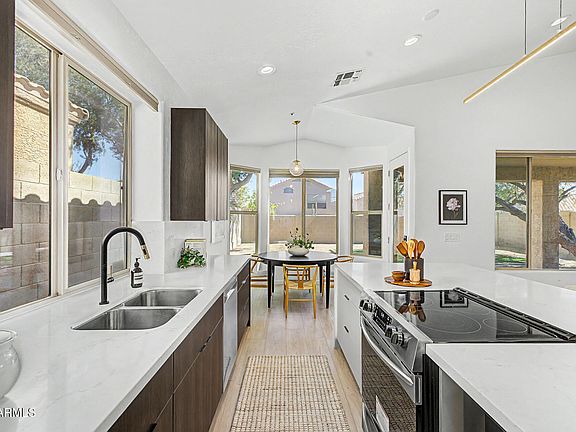 5th image of 9047 E ROCKWOOD Drive