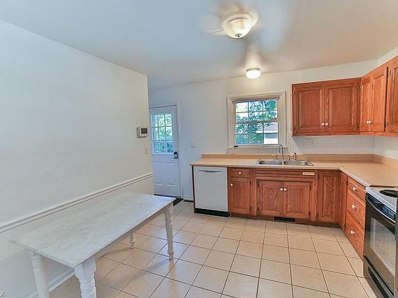 3rd image of 721 Stinaff St