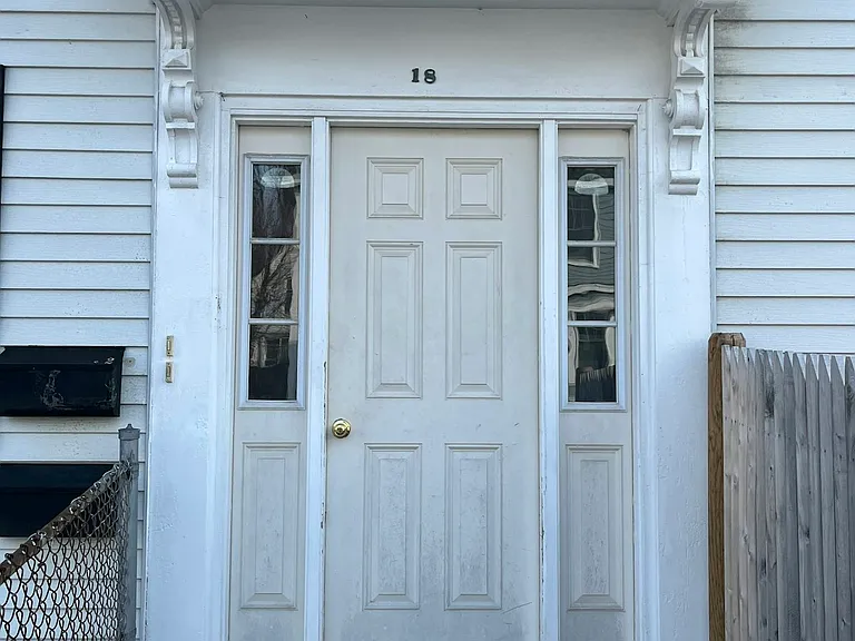 18 Roundy St #2 — Photo 12