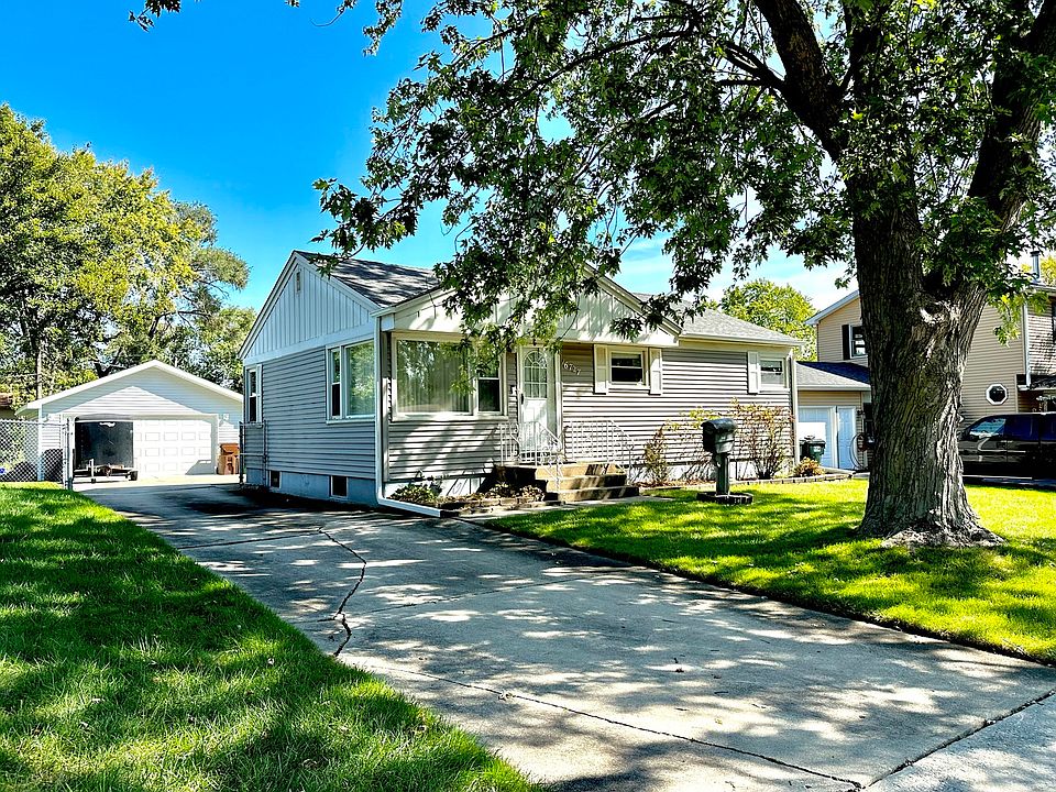 1st image of 16727 Forest View Dr