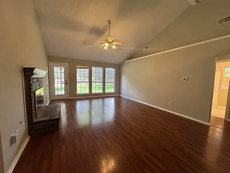 7416 Bear Lake Dr — Photo 2