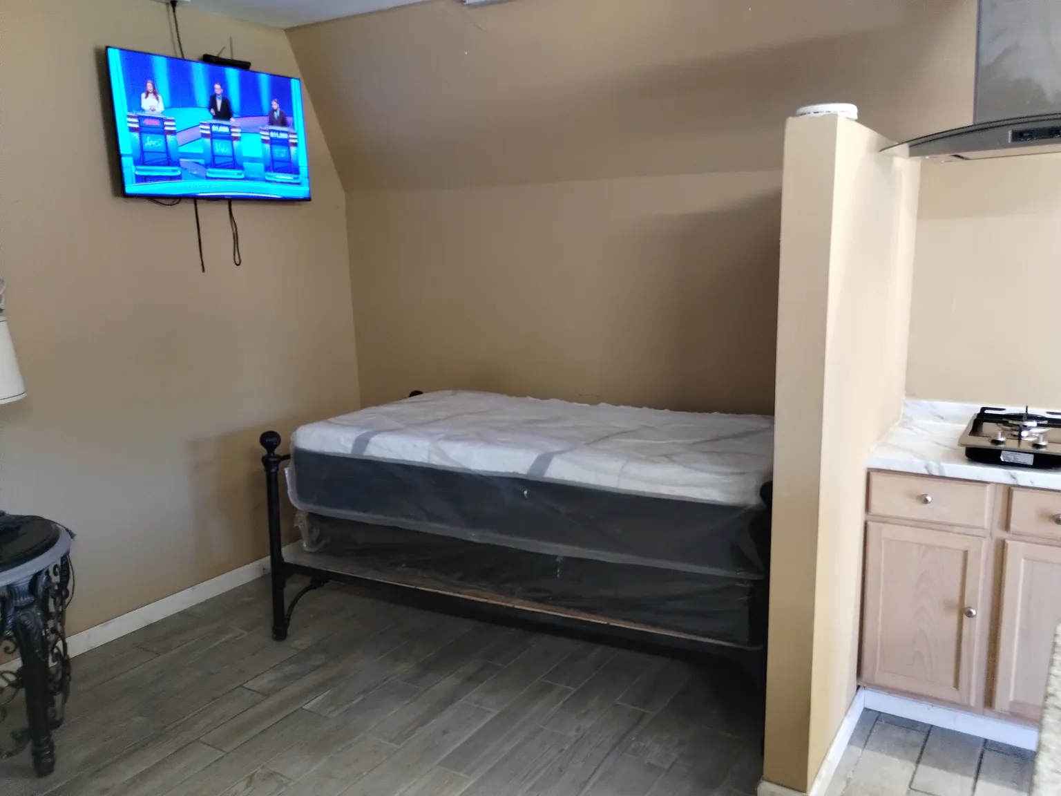 Studio, 250 sqft, $1,000 — Photo 1