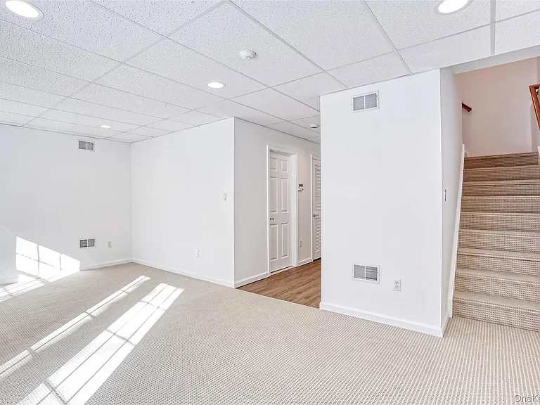 80 Alexander Ct — Photo 27