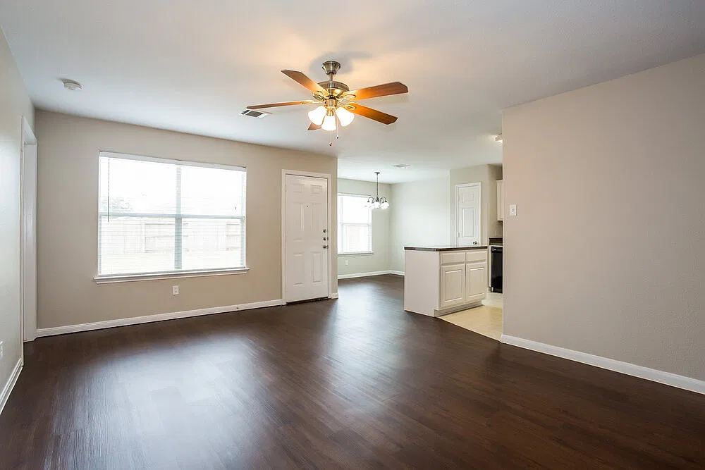 3 bed, 2.0 bath, 1342 sqft, $1,710 — Photo 2