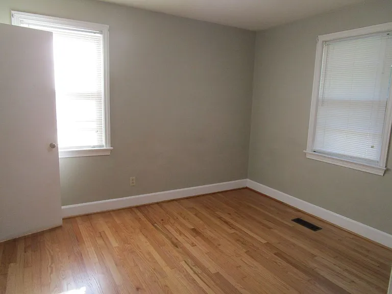 524 W Calhoun St — Photo 8