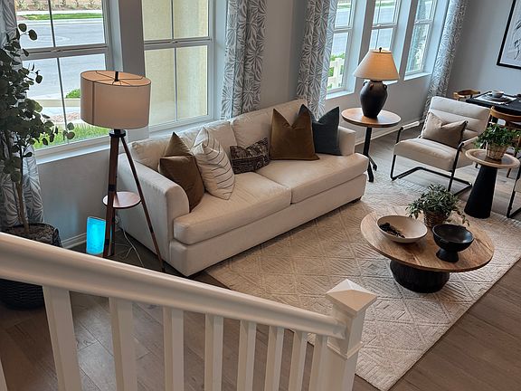 3rd image of 4272 S Hermosa Paseo