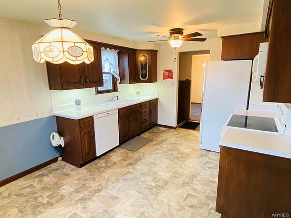 3rd image of 50 Cathedral Ln