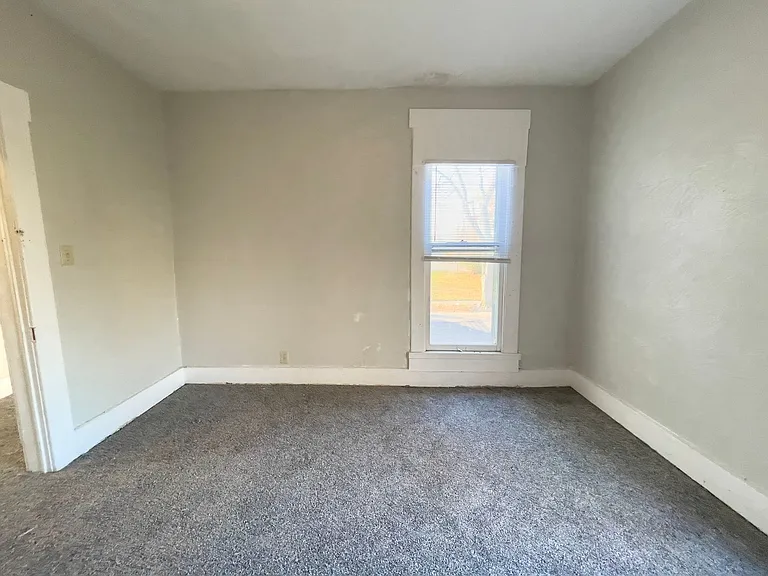 1014 E Adams St — Photo 9