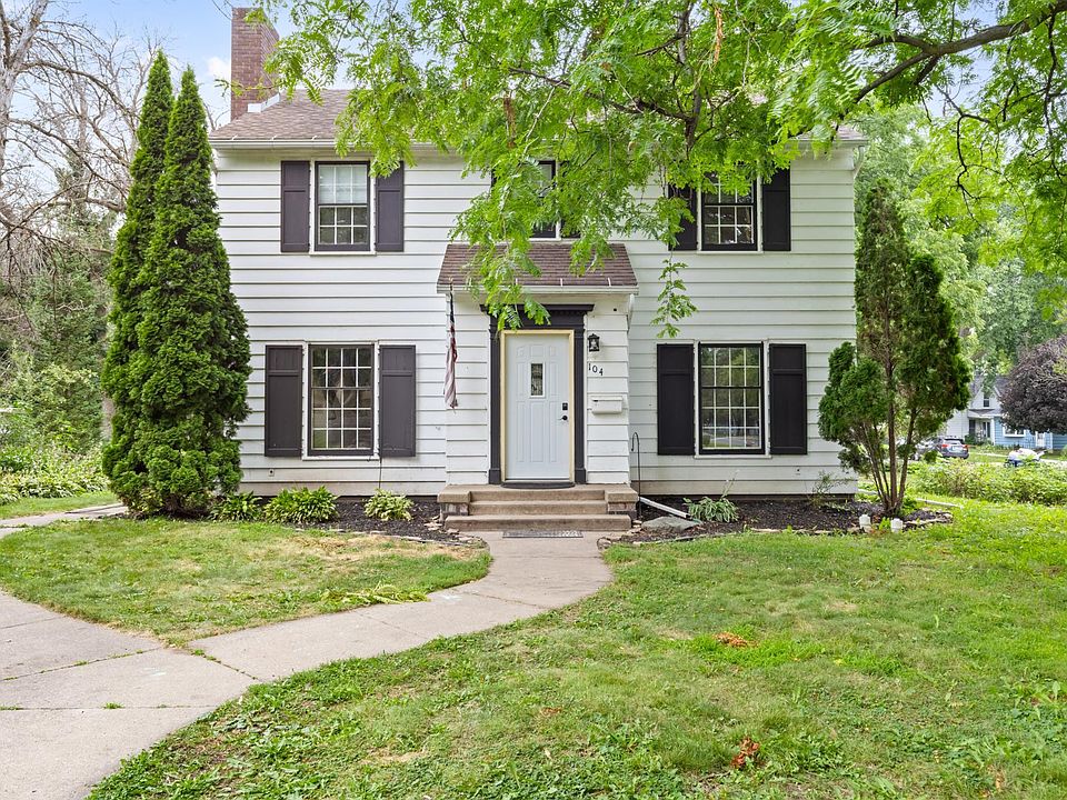 1st image of 104 Spring St