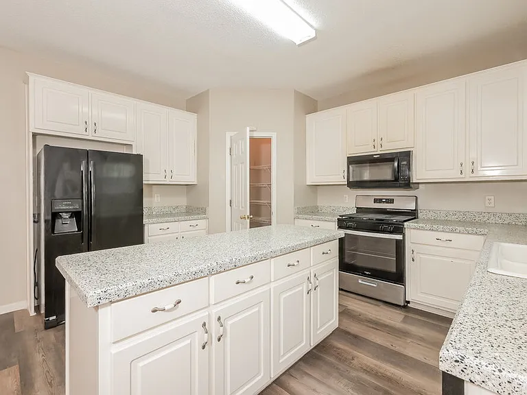 2083 Reserve Pkwy — Photo 8