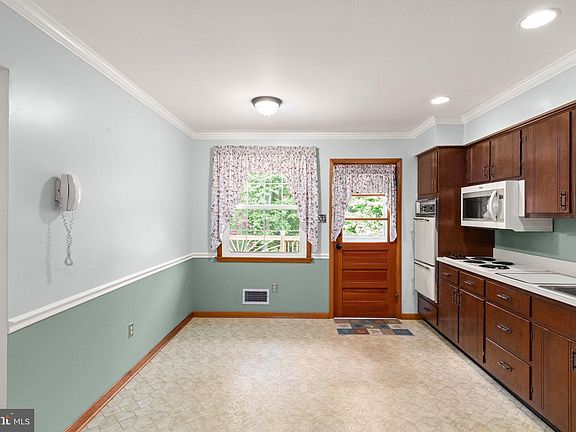 5th image of 702 Ponderosa Dr