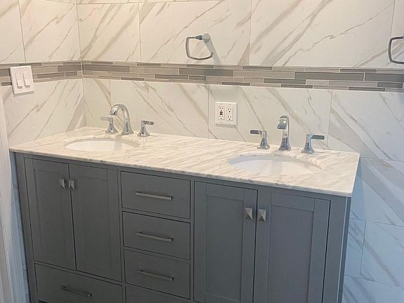 5th image of 380 Pelissier St #1306