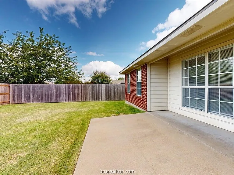 2404 Trace Mdws — Photo 22