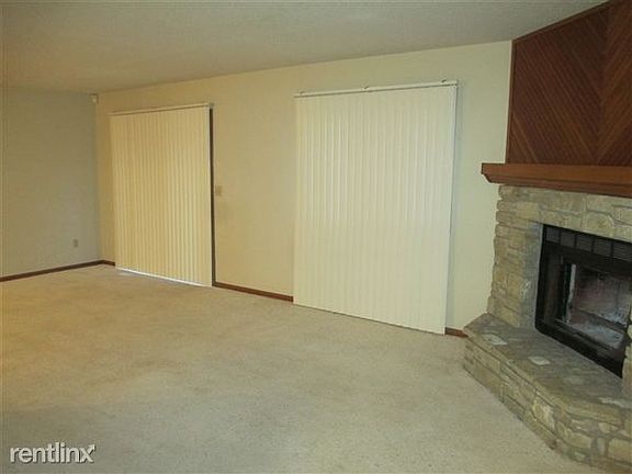 1410 Goebel Circle, Living Room (2)