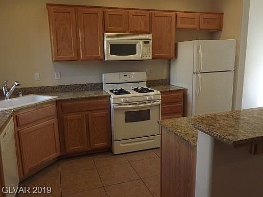 5th image of 131 Tilbury Ave #0