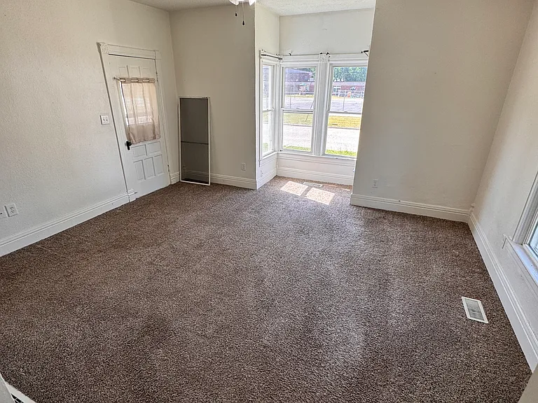 214 W Douglas St #214 — Photo 3
