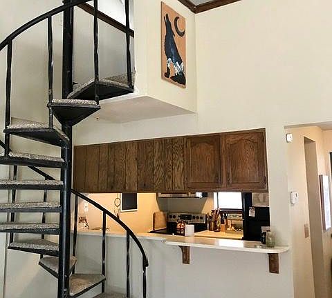 2nd image of 770 Southwood Blvd Unit 5