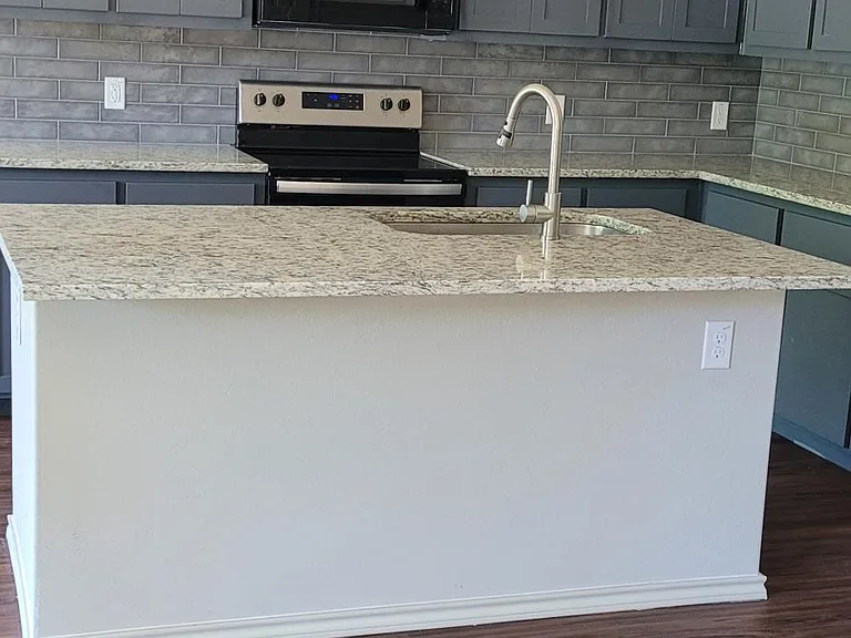 900 Sycamore St — Photo 3