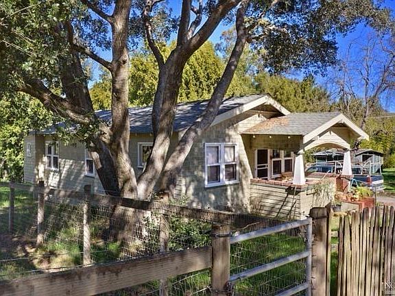 4th image of 595 Deer Creek Ln