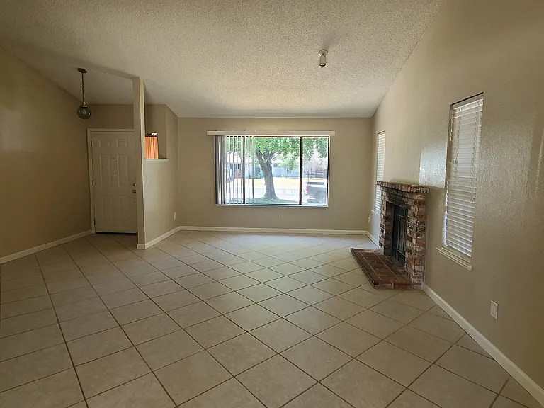 619 Willow Creek Dr — Photo 11
