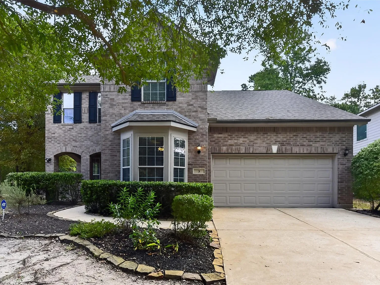 4 bed, 2.5 bath, 2583 sqft, $2,850 — Photo 1