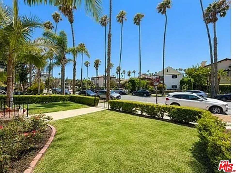 2 bed, 1.0 bath, 1100 sqft, $6,000 — Photo 2
