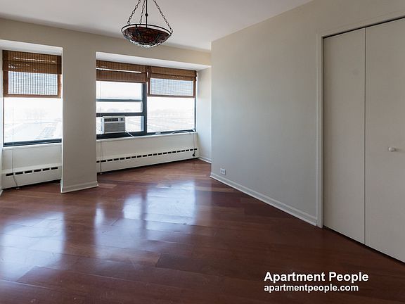 3rd image of 3410 N Lake Shore Dr APT 8D