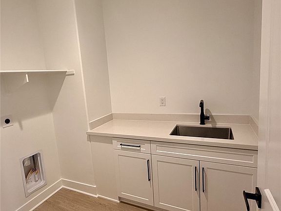 5th image of 27430 Creekwood Ln