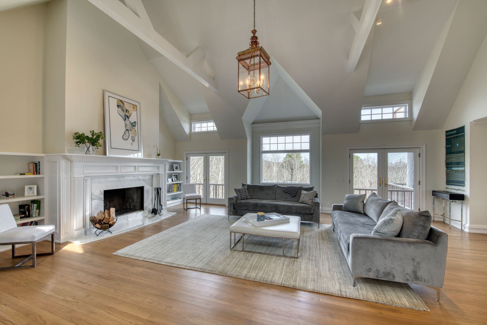  Double height living room