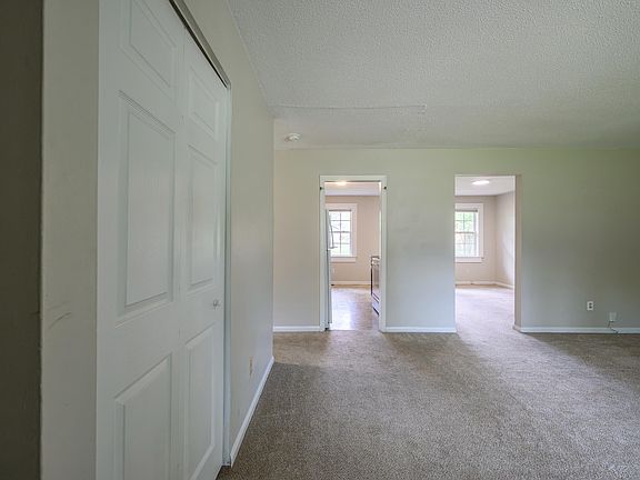4th image of 109 Burnham Ct