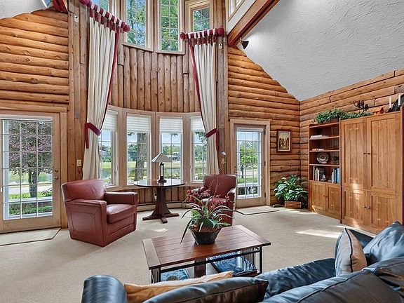 4th image of 4245 Island Circle Dr
