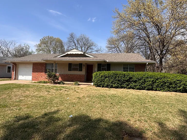 1503 Avondale Dr — Photo 2