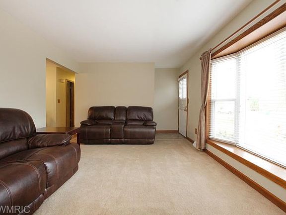 4th image of 3804 Parkland Ave SW