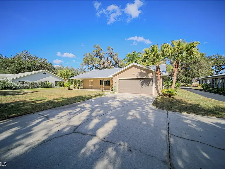 1250 Riverbend Dr — Photo 15