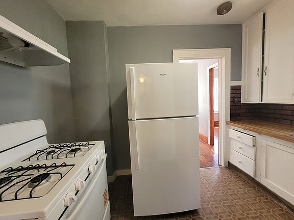 5th image of 2112 W Division St