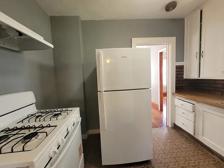 2112 W Division St — Photo 5