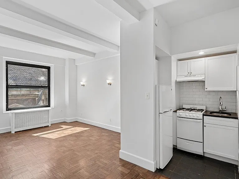 160 W 71st St #9D — Photo 5