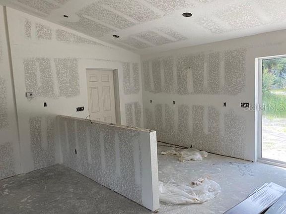 4th image of 1684 Blackwood Cir