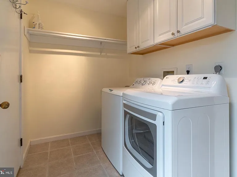 56 W Windrose Dr — Photo 16