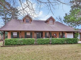 2407 Crosstimbers Dr, Huntsville, TX 77320
